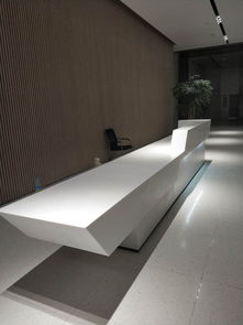 探索萬(wàn)峰石材的異型裝飾與人造石之美