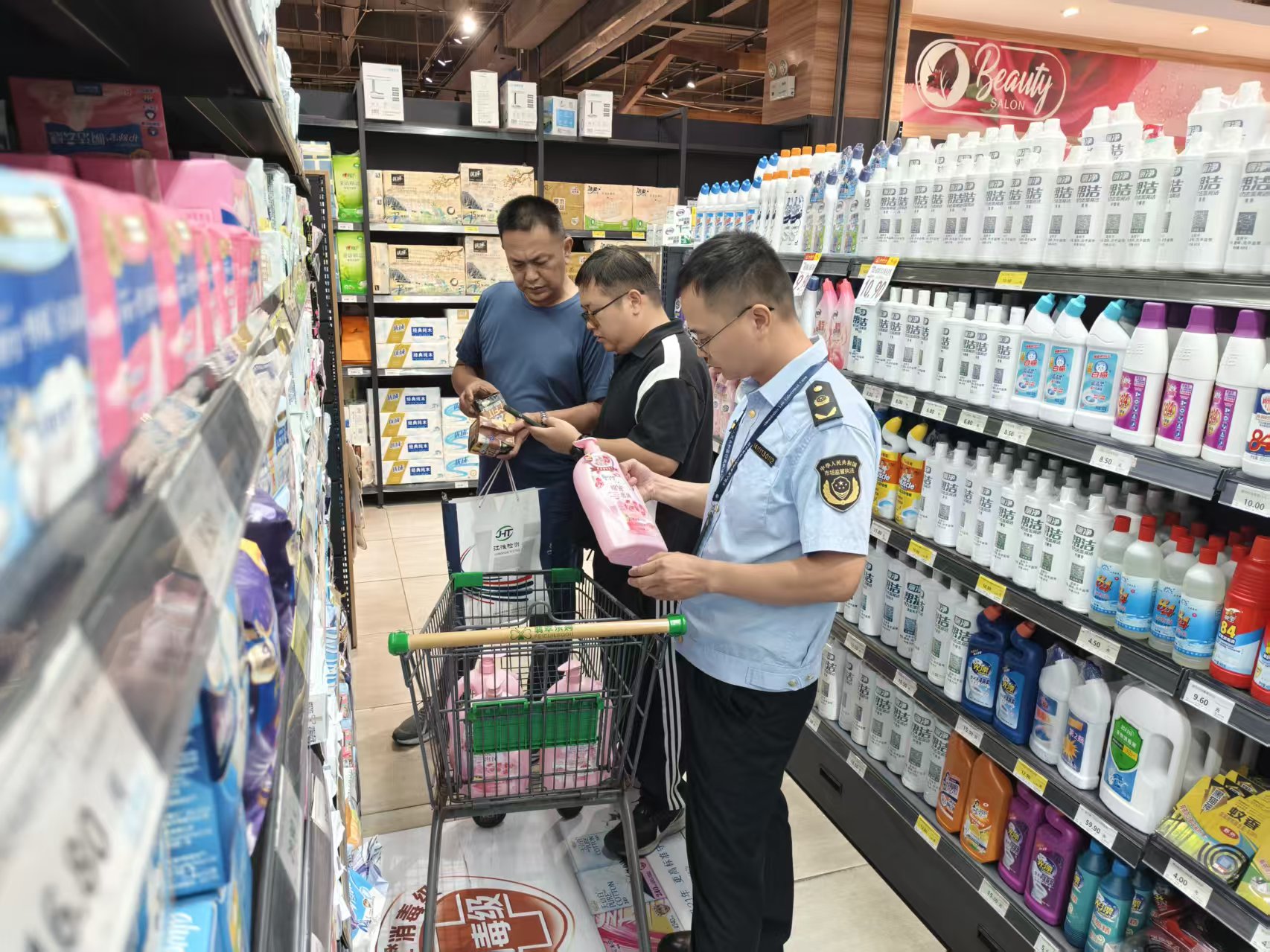 廣昌縣市場監(jiān)督管理局扎實開展日用品、眼鏡、校服產(chǎn)品質(zhì)量專項監(jiān)督抽檢工作